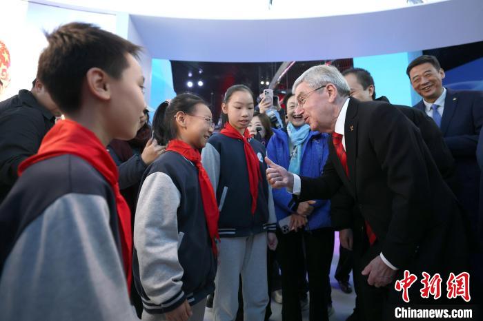 国际奥委会主席巴赫参观北京奥运博物馆：冬奥