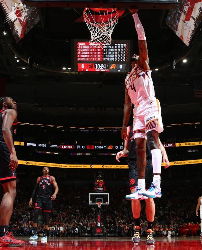 猛龙主场迎战太阳布克杰伦格林合砍62分仍难阻逆