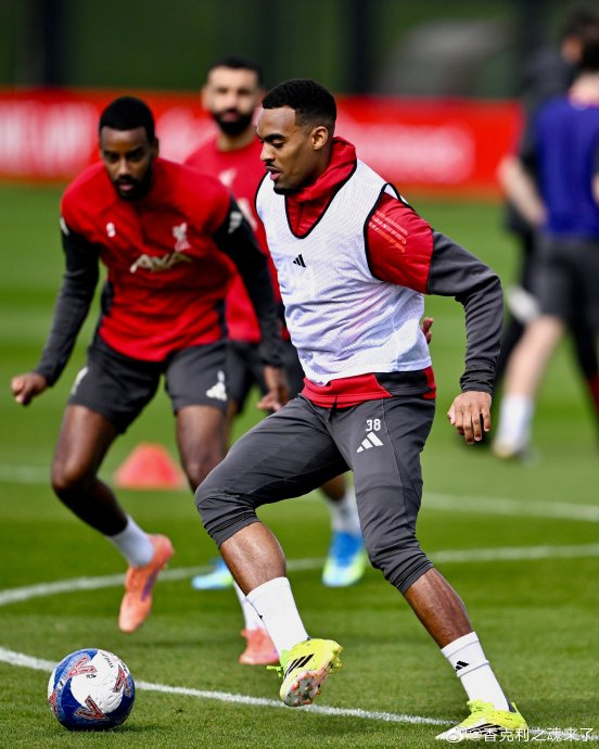 利物浦全队集结备战曼城战术演练