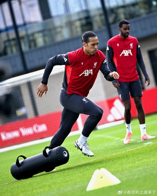 利物浦全队集结备战曼城战术演练
