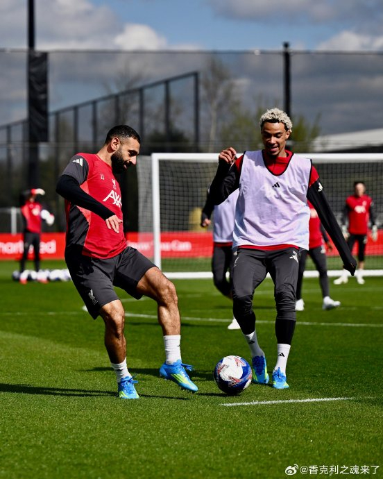 利物浦全队集结备战曼城战术演练