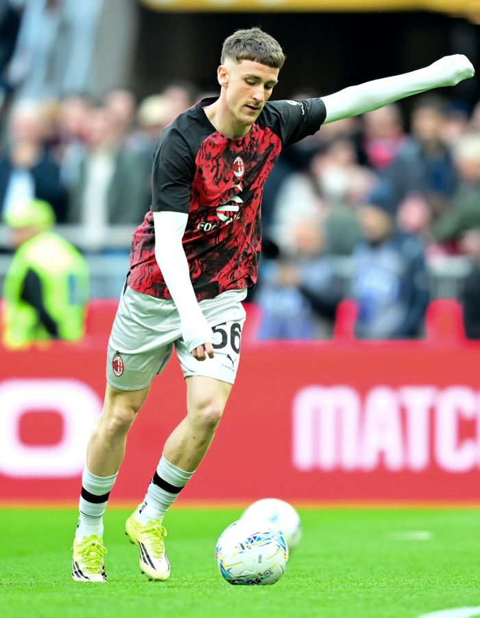 萨勒马科尔斯关键进球助米兰逆转取胜