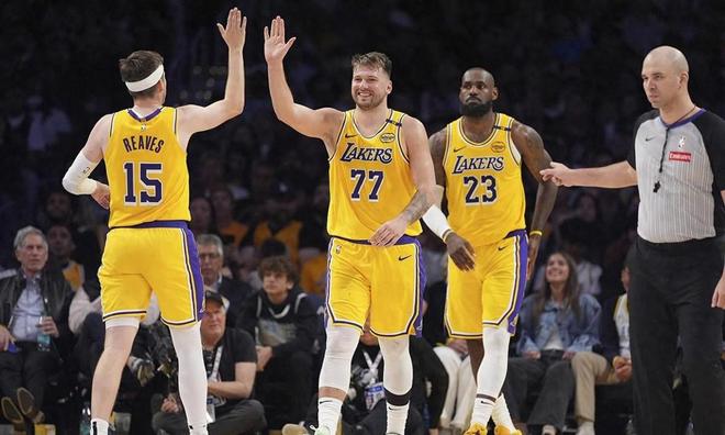 湖人残阵惨败雷霆 艾顿低迷成内线短板 阵容隐患