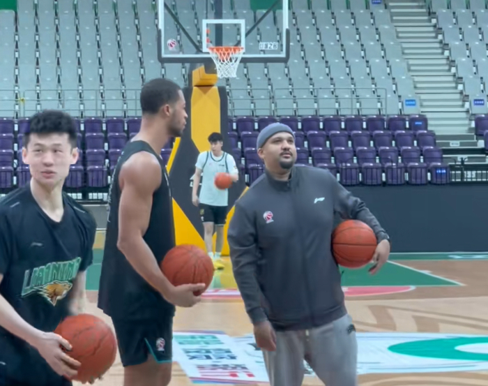 莱迪首秀引期待 辽宁内线补强冲击季后赛