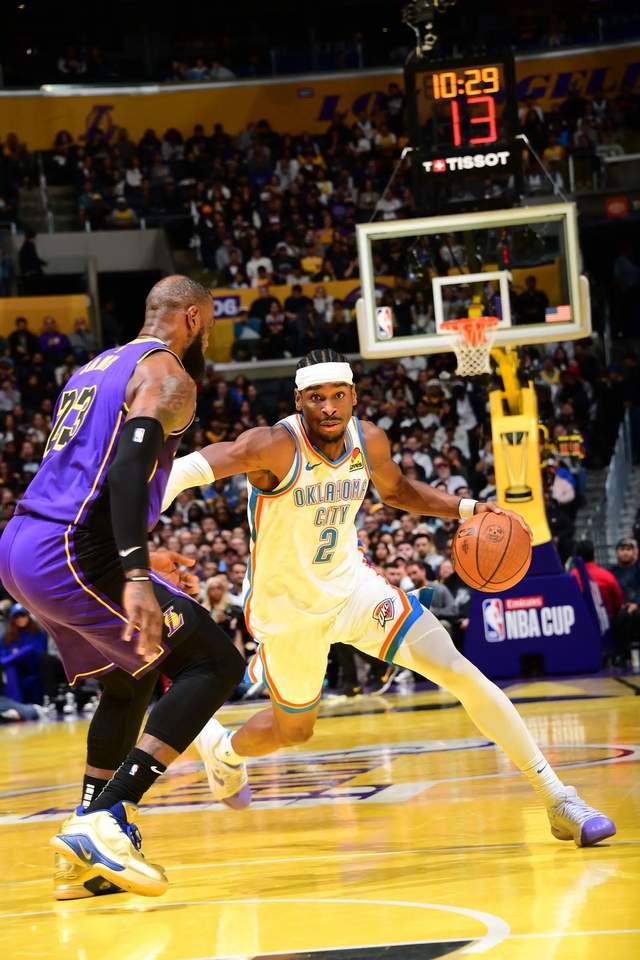 雷霆43分横扫湖人质疑声却涌向季后赛